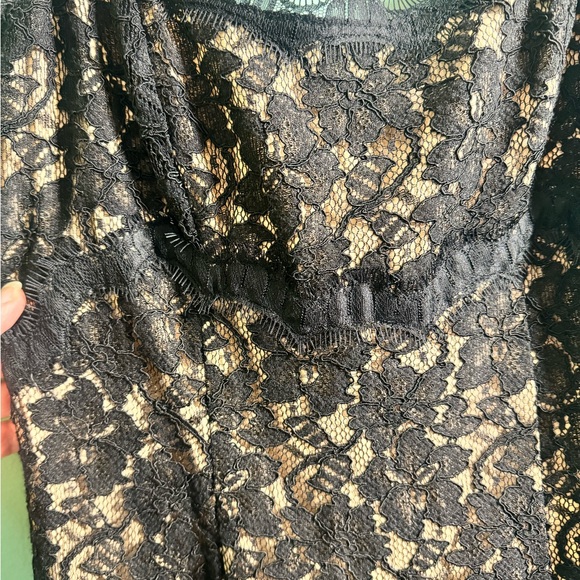 Diane Von Furstenberg black cocktail dress, size 8 . Black lace with nude lining - Picture 4 of 6